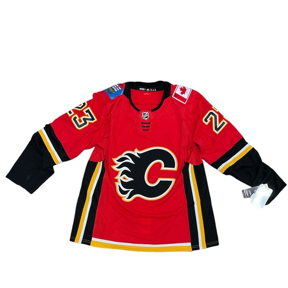 Calgary Flames Jersey Adidas Monahan size 52 with fight strap (NWT) - Picture 1 of 10